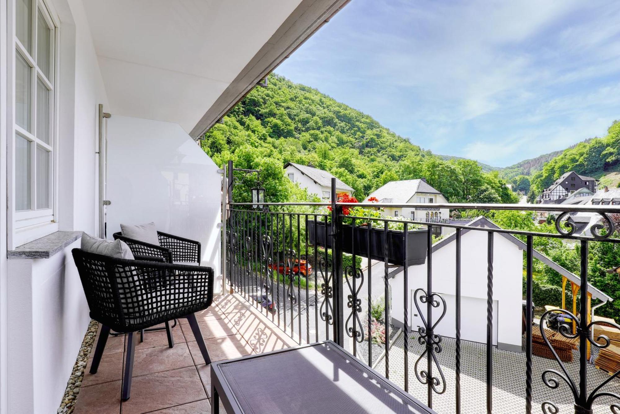 Hotel Lipmann "Am Klosterberg" Beilstein  Bagian luar foto